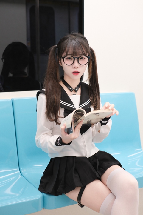 可可小白兔_電車上の女高中生 (3)