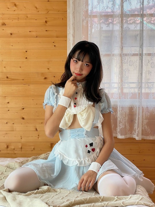 西呱呀呀呀-蓝白女仆