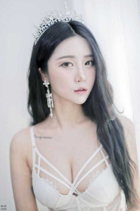 Bomi-BLUECAKE-Happy-Bomiday