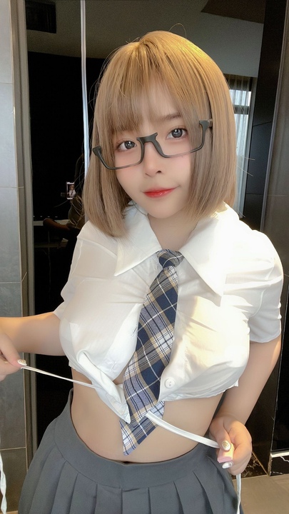 Sayo Momo-Public-WC-After-School