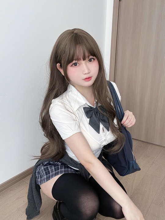 是依酱吖/依依超级懒写真合集打包下载 [更新至78期]