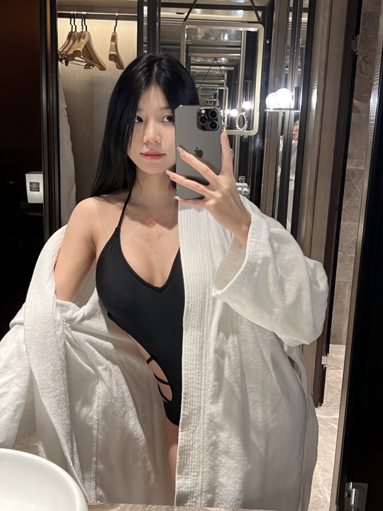 黑色泳装2