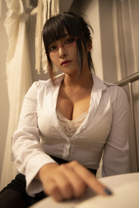 洛璃 LoLiSAMA 私人教师 [126P] 写真套图下载｜高质量COS写真资源分享-漫图社