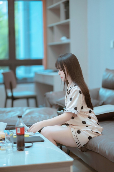 Bangni邦尼最新作品VR妹妹[100P] 写真套图下载｜沉浸感拉满的妹妹视角写真-漫图社