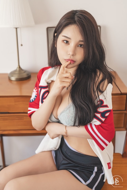 SAINT Photolife - Zzyuri (쮸리) Vol.21 Homebody Party2-051