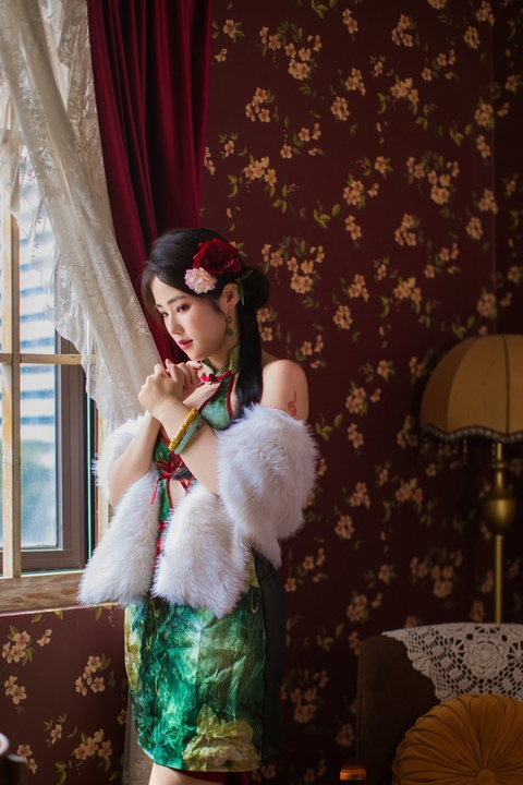 钛合金TiTi - 绿色旗袍 [82P1V] 高清写真套图-漫图社