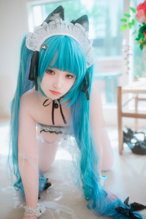 Bambi - DJAWA Photo (1)