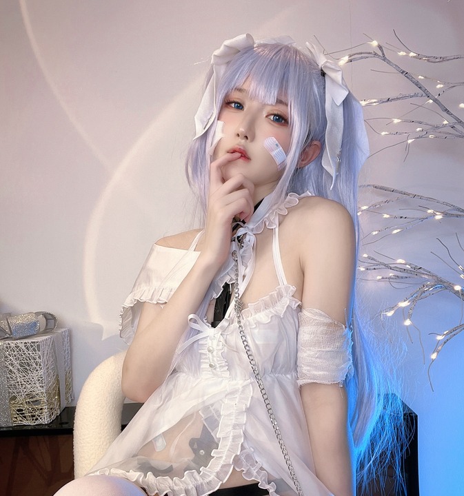 阿包也是兔娘 – 最新万元定制写真 猫猫内衣+初音酱 [68P1V]-漫图社
