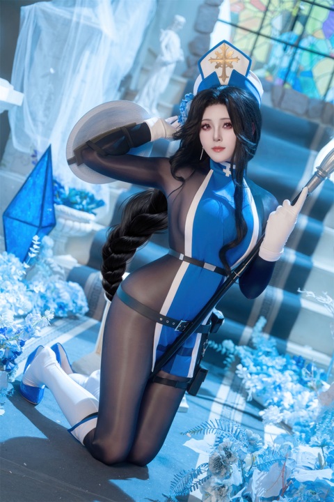 Natsuko夏夏子 · NIKKE 梅登·冰玫瑰｜77P3V高冷绽放 · 冰雪女王的优雅锋芒-漫图社