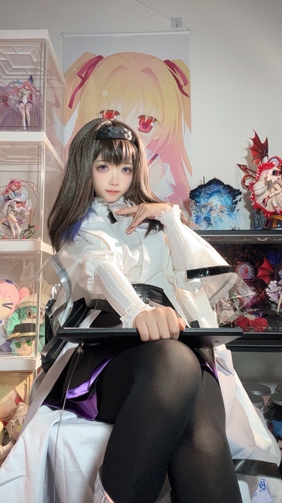 白栎shirly · 明日方舟 普瑞赛斯｜130P+25V史诗巨制 · 博士记忆中的神秘身影-漫图社
