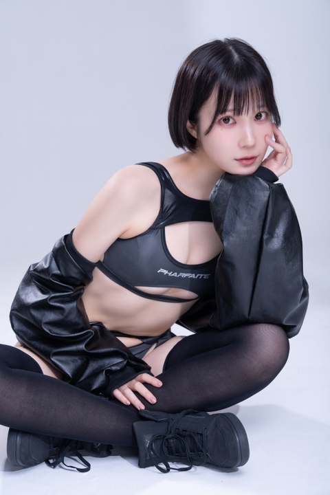 天川星夏 Black in White (2)