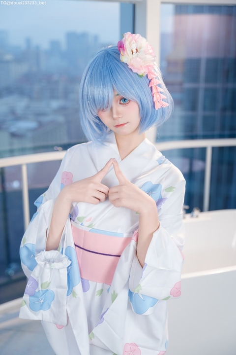 小羊不吃草(滕子京大王) · 雷姆和服｜48P · 罗兹沃尔宅邸的夏日花火-漫图社